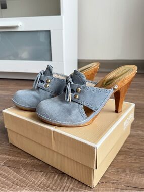 Michael kors suede pumps